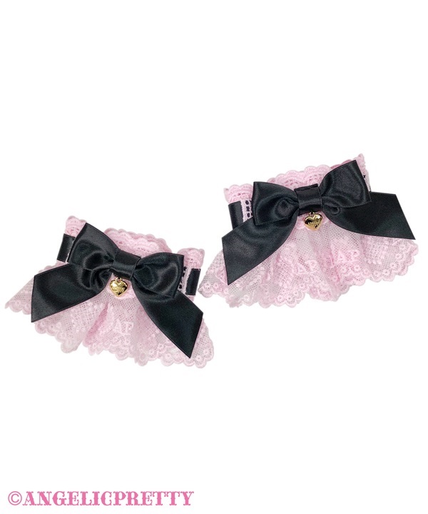 Airy Heart Ladder Lace Cuffs - Pink x Black